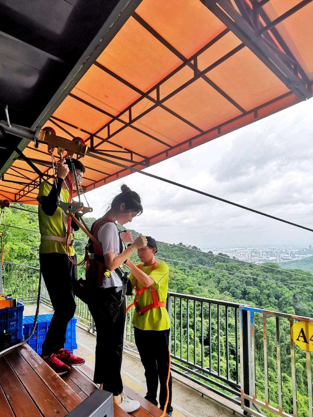 新兴极限运动“飞索”表演,惊险刺激的简单介绍 新兴极限运动“飞索”表演,惊险刺激的简单介绍