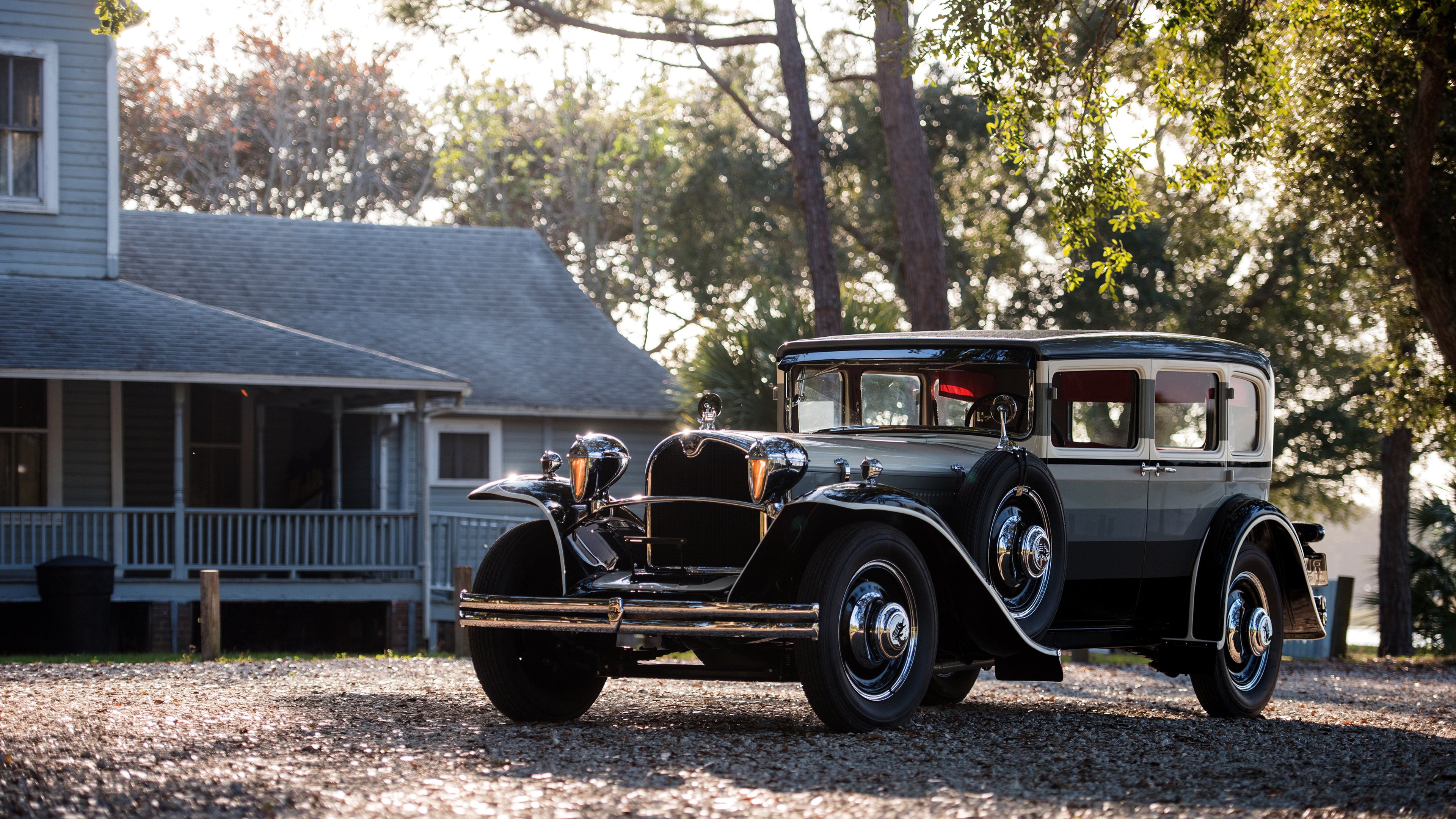 “足球+科技+文化”行业融合成果不断丰富，行业空间不断扩大，足球行业的商业模式