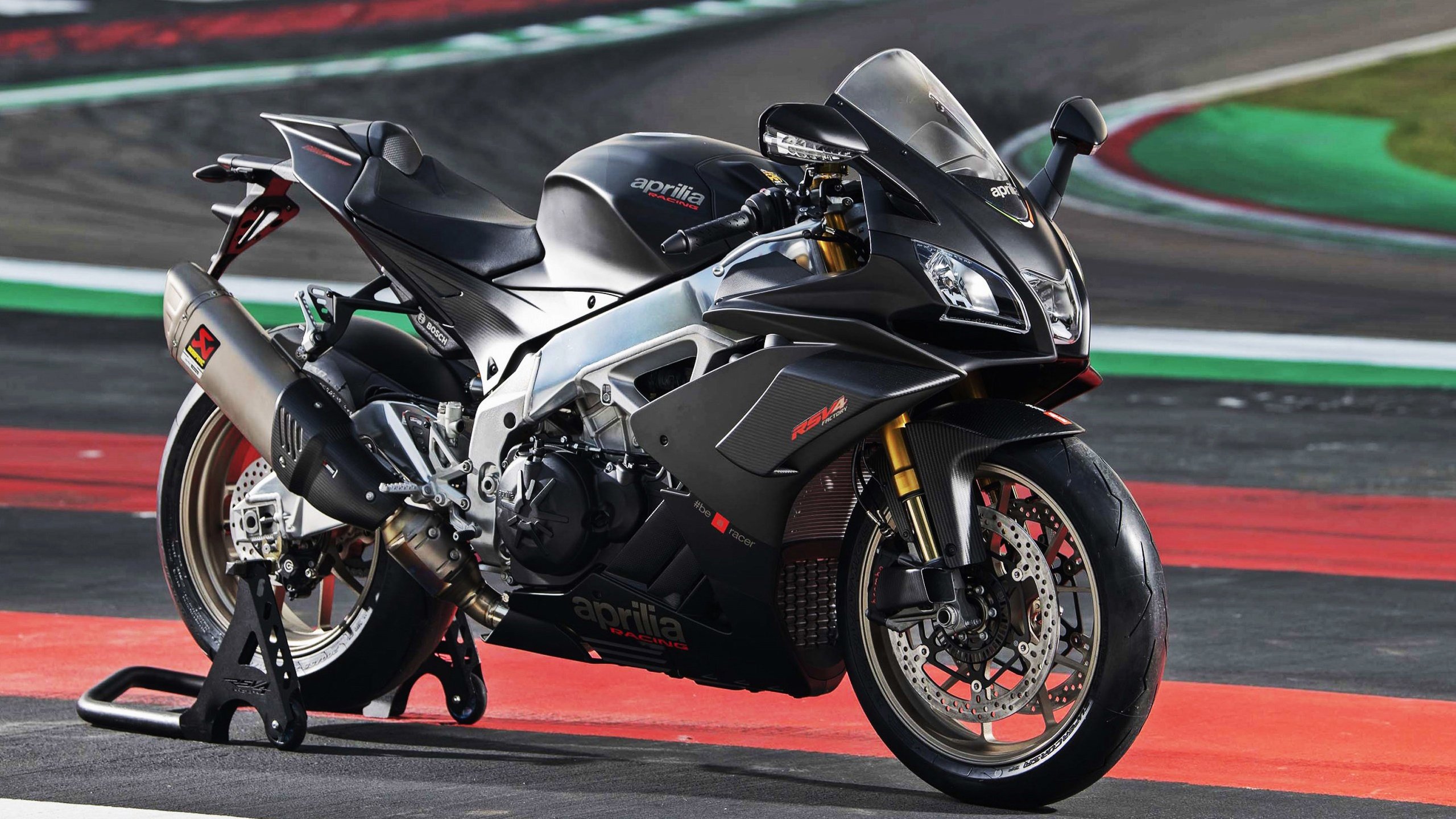 西甲精彩瞬间:突破防线、精彩得分!,西甲进球视频